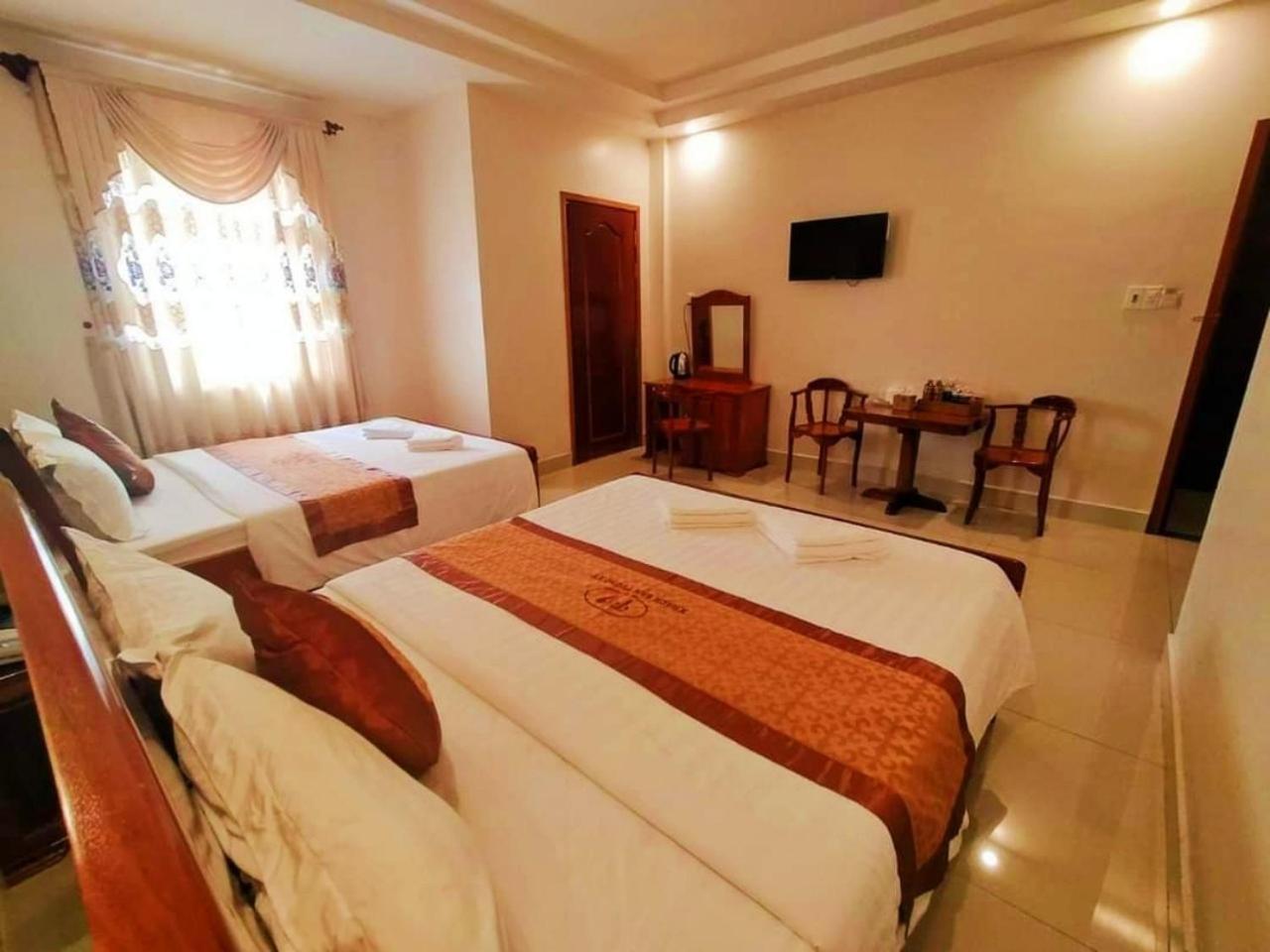 Khách Sạn Tường Vy Rạch Giá Exterior foto