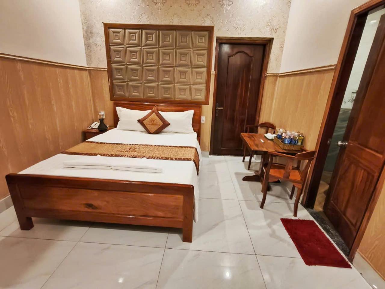 Khách Sạn Tường Vy Rạch Giá Exterior foto